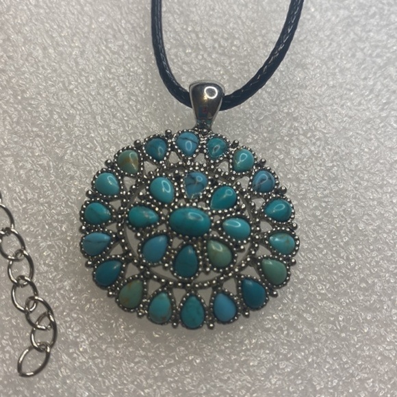 Necklace - Picture 2 of 3